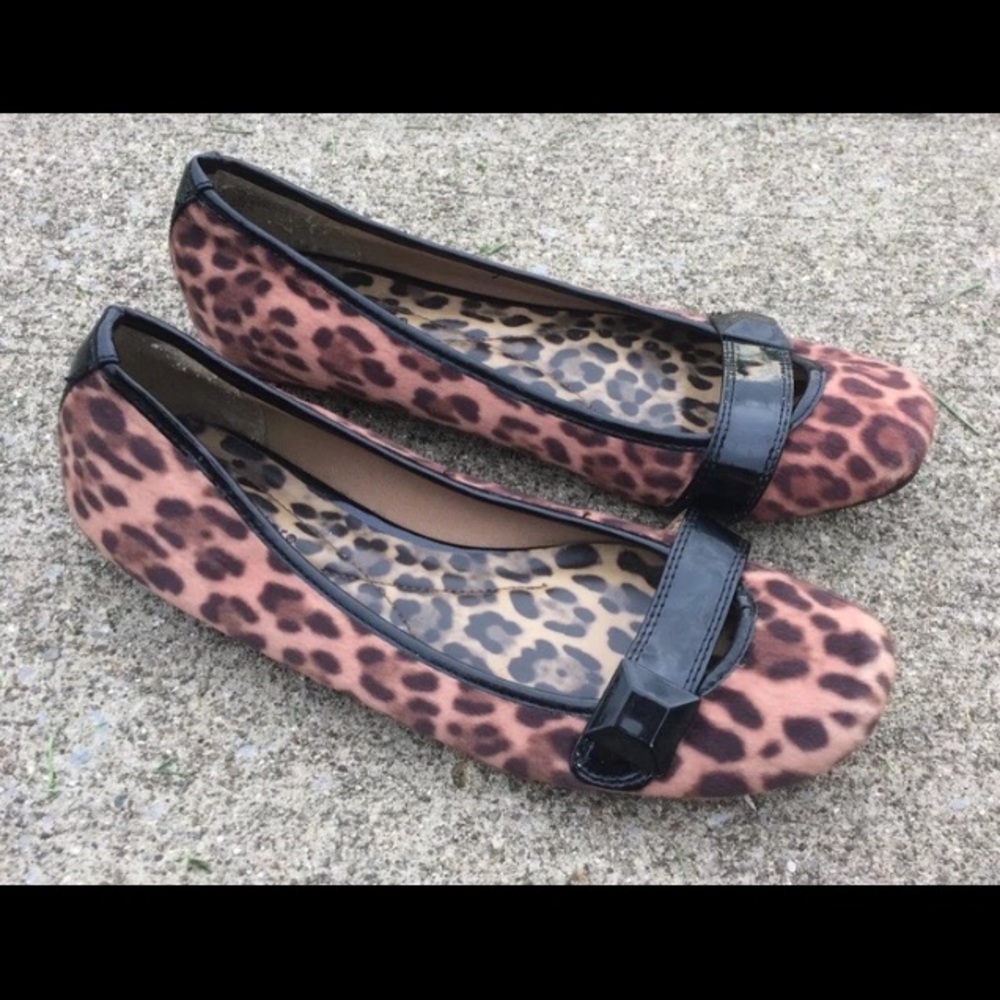 Size 8 leopard flats